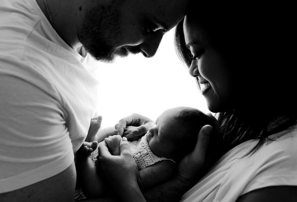 papa et maman regardent bébé Aix-en-provence