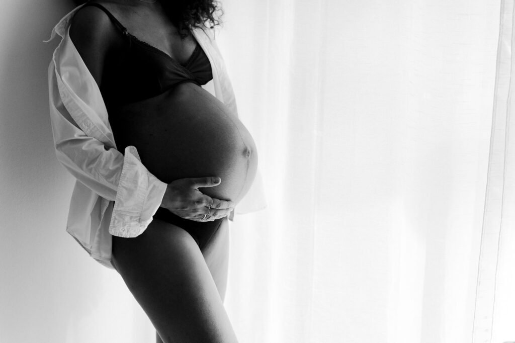 Femme enceinte en sous vêtement Aix-en-provence