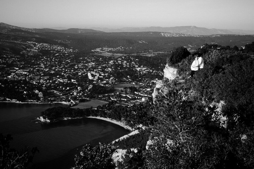 Paysage cassis, couple séance grossesse Aix-en-provence