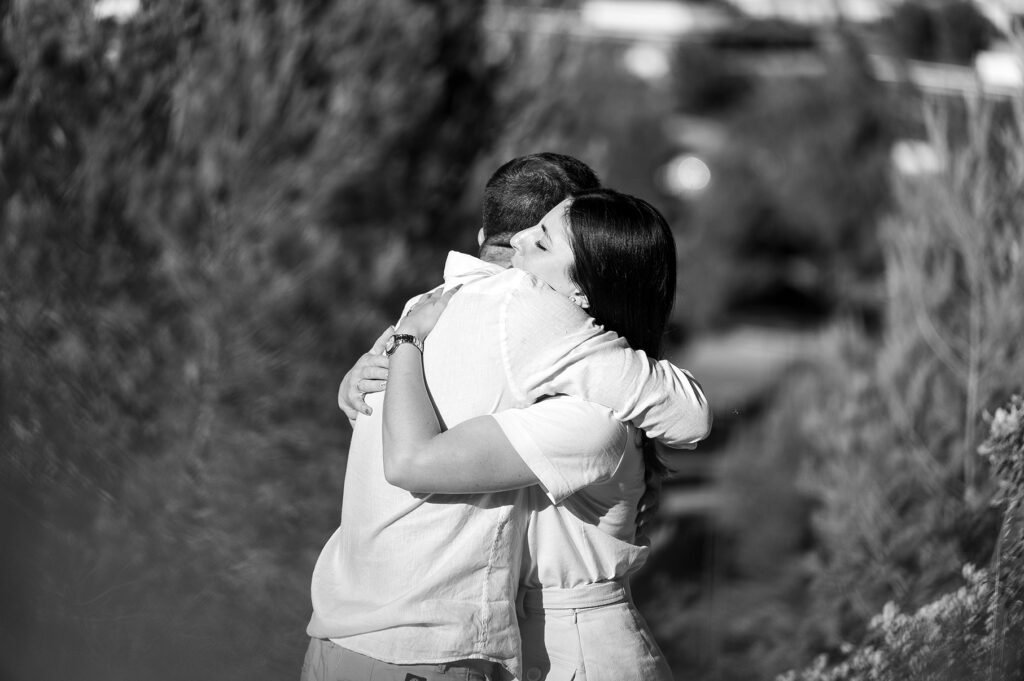 Couple qui s'étreint Aix-en-provence