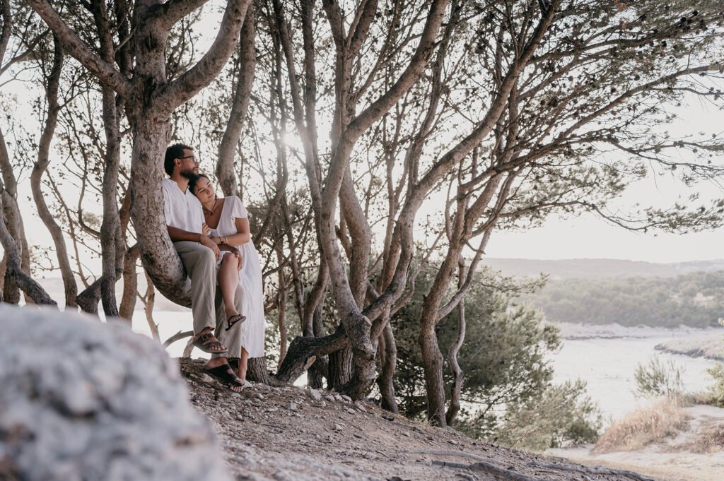 Couple assis sur un arbre Aix-en-provence