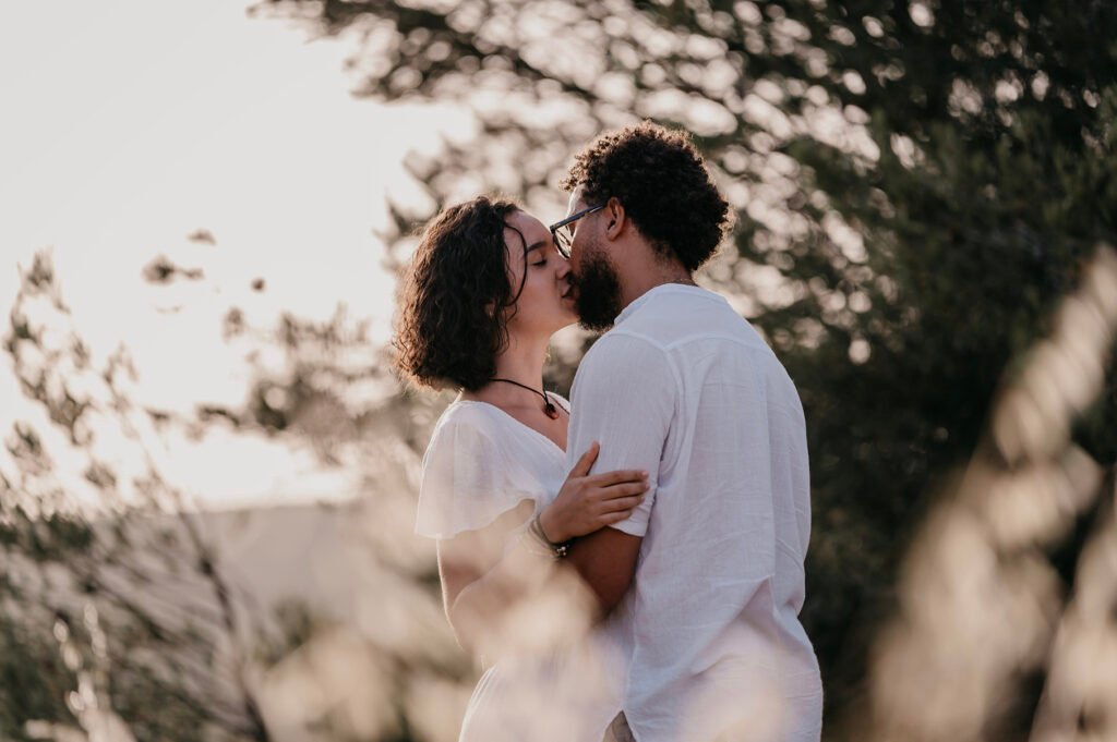 Couple qui s'embrasse Aix-en-provence