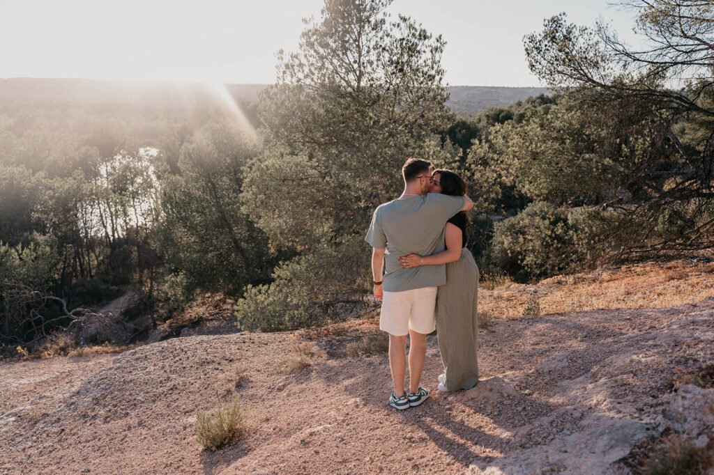 Couple qui regarde le paysage Aix-en-provence