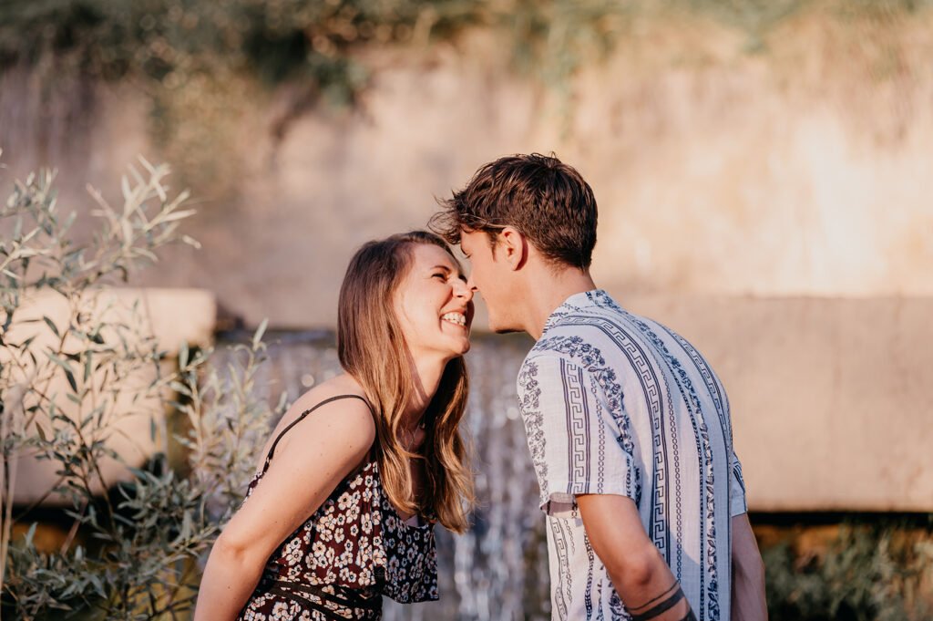 Couple qui se touche le bout du nez Aix en provence